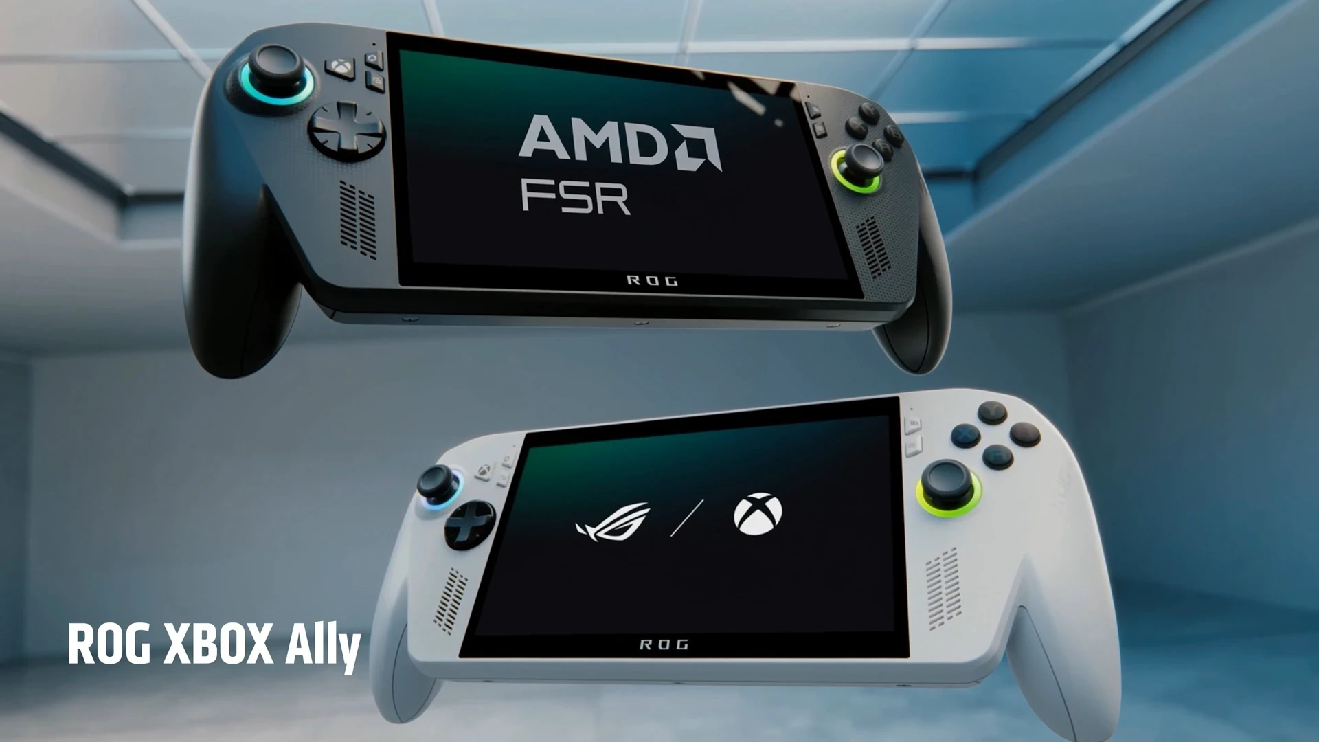 Duas consolas portáteis ROG Xbox Ally com o logótipo do AMD FSR no ecrã