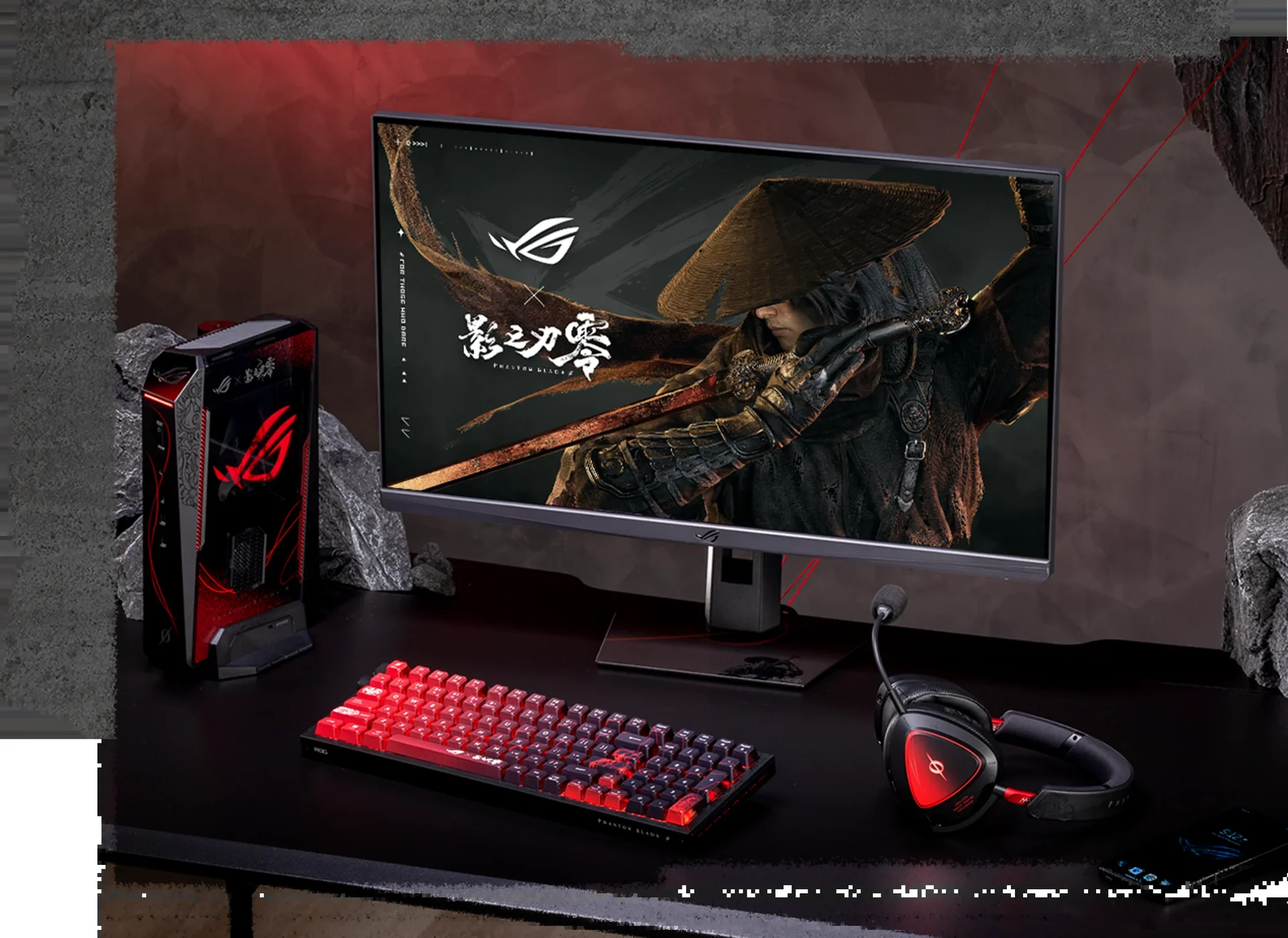 Monitor ROG Strix XG27UCGR-G Phantom Blade Zero Edition numa secretária com o mini PC, o teclado e o headset da coleção