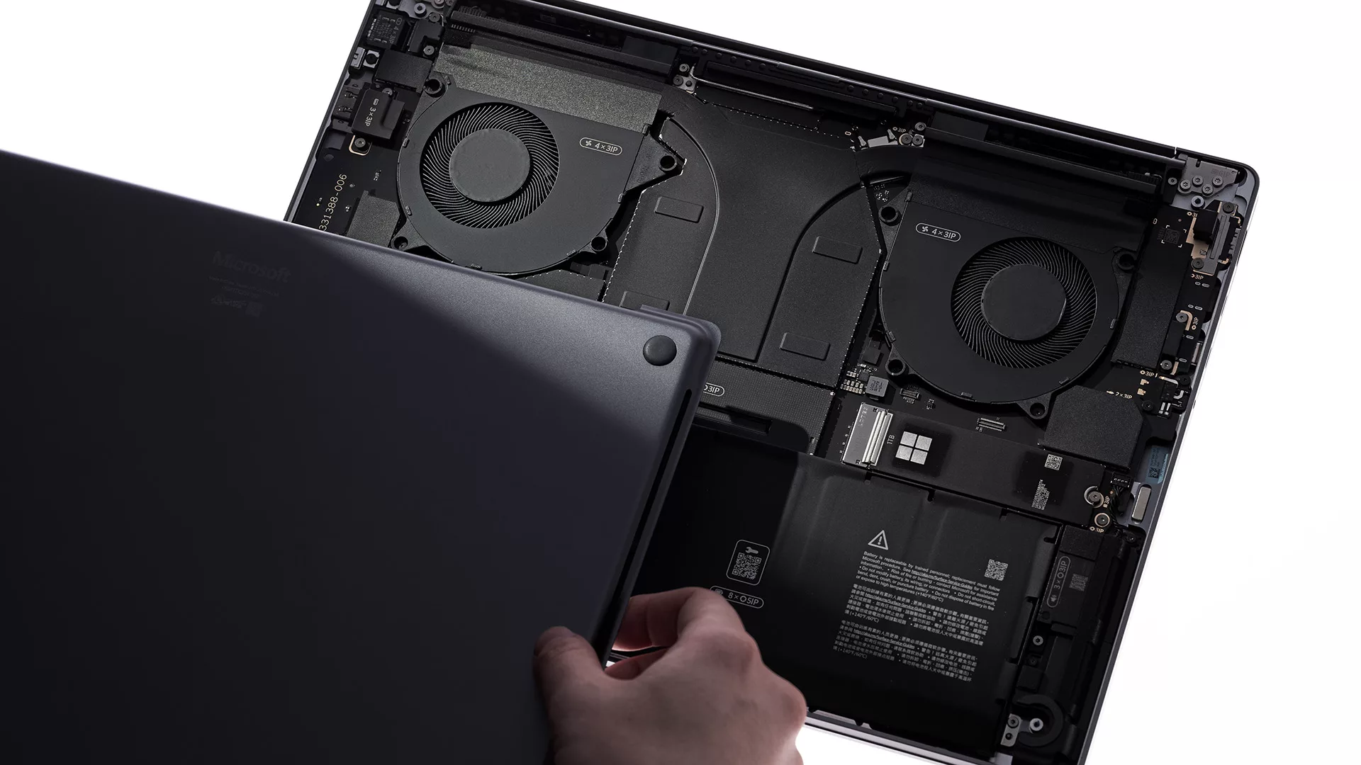 Surface Laptop Ultra por dentro