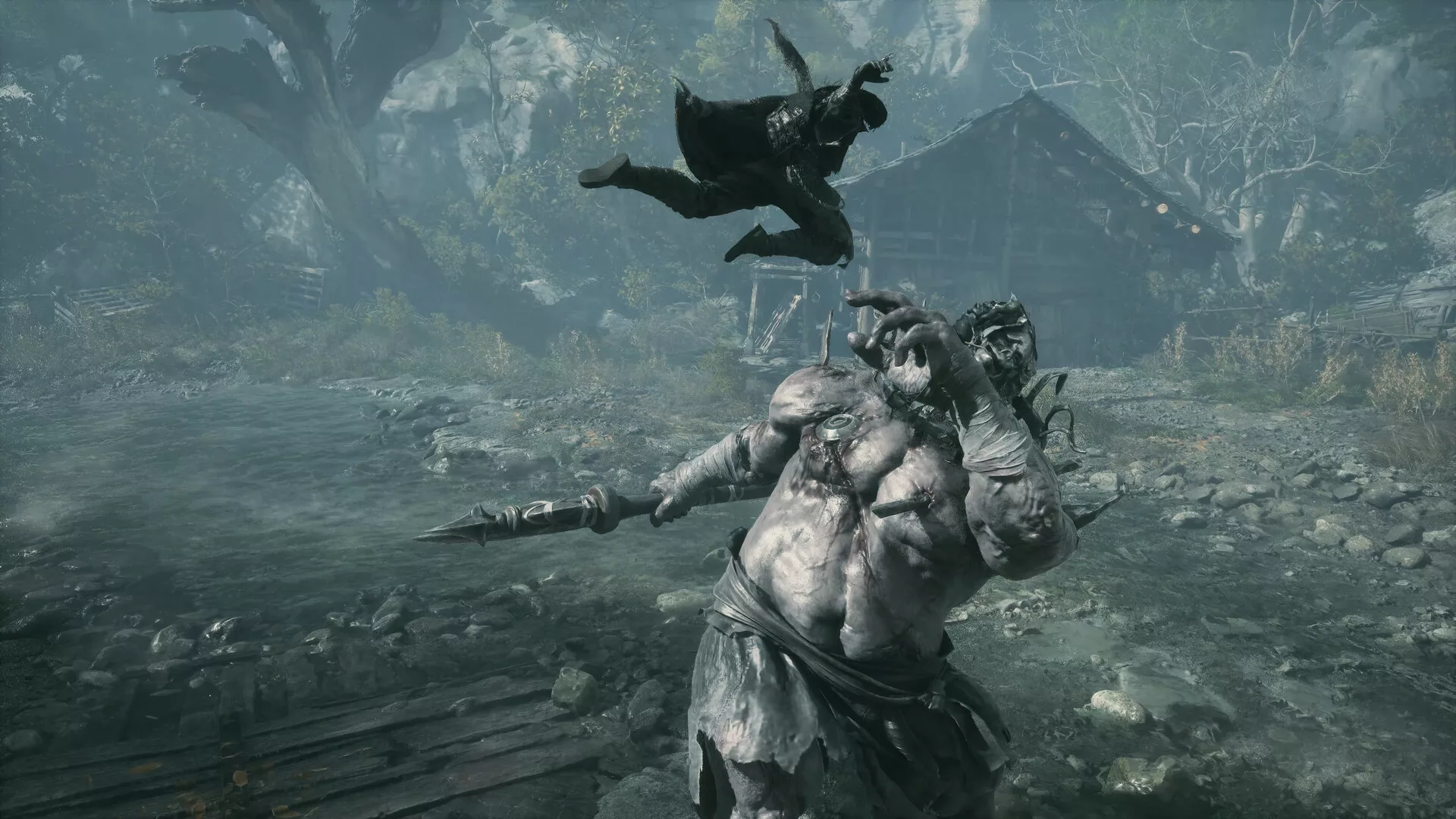 Soul enfrenta um inimigo gigante de pele pálida num campo de batalha nublado em Phantom Blade Zero