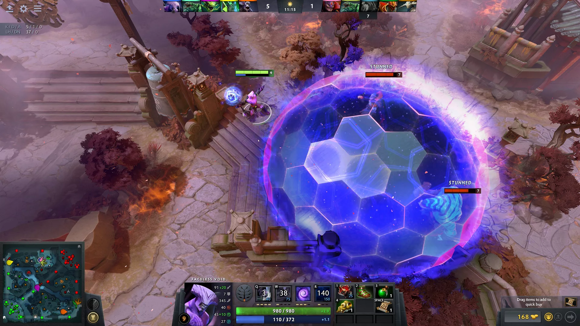 Combate entre heróis numa lane de Dota 2, com um escudo azul em forma de bolha
